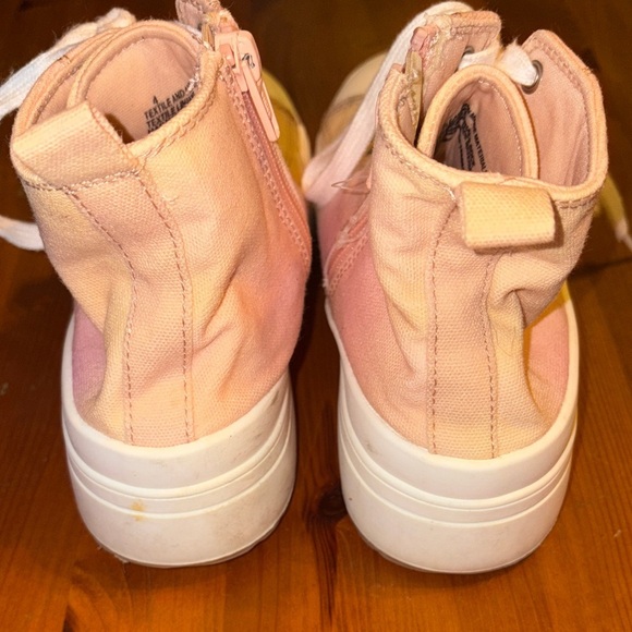 Art Class Pink and Peach Kids High-Top Sneakers - Picture 4 of 6